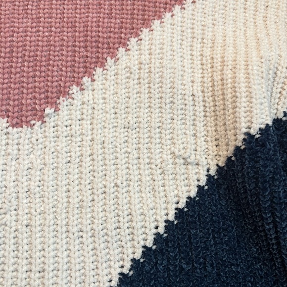 Snails and Cinnamon Sweater - Picture 2 of 5